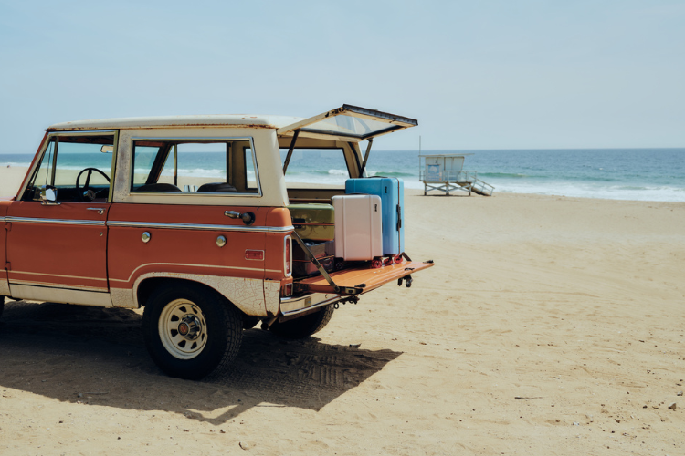 Floyd Suitcase partner with Travel Destinations